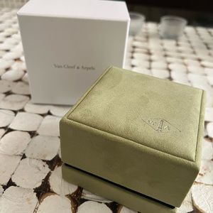 Large Van Cleef Arpels ring box